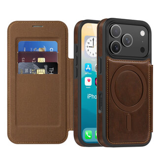 Case2go Hoesje geschikt voor iPhone 17 Pro - Met Pasjeshouder - Geschikt voor MagSafe - Met magnetische sluiting - Donker Bruin