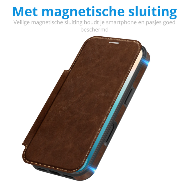 Hoesje geschikt voor iPhone 17 Pro - Met Pasjeshouder - Geschikt voor MagSafe - Met magnetische sluiting - Donker Bruin