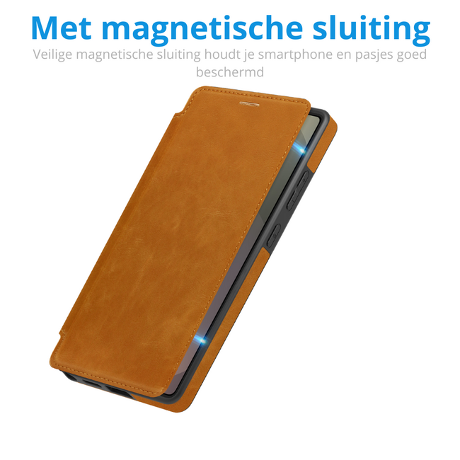 Hoesje geschikt voor Samsung Galaxy S25 Ultra - Met Pasjeshouder - Geschikt voor MagSafe - Met magnetische sluiting - Licht Bruin