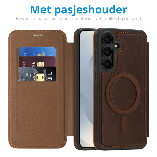 Hoesje geschikt voor Samsung Galaxy A36 - Met Pasjeshouder - Geschikt voor MagSafe - Met magnetische sluiting - Donker Bruin
