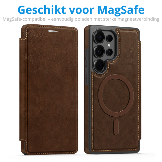 Hoesje geschikt voor Samsung Galaxy S25 Ultra - Met Pasjeshouder - Geschikt voor MagSafe - Met magnetische sluiting - Donker Bruin