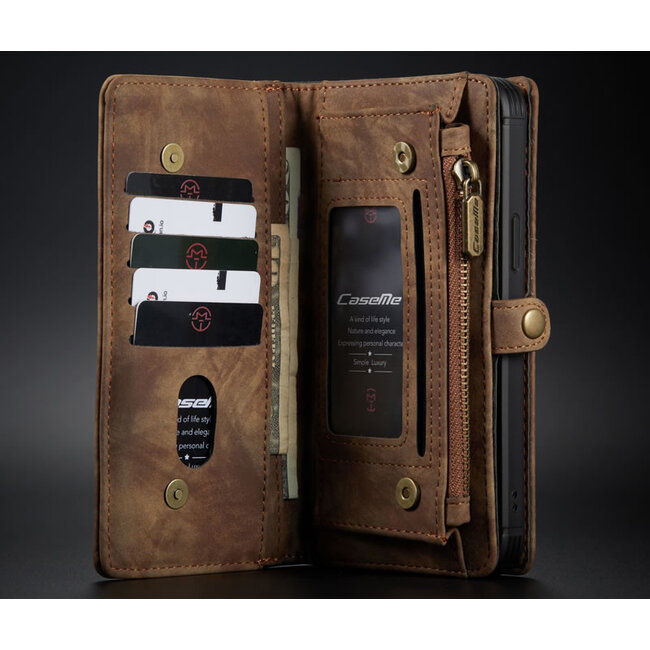 CaseMe - Telefoonhoesje geschikt voor Apple iPhone 13 Pro Max - 2 in 1 Book Case en Back Cover - Bruin
