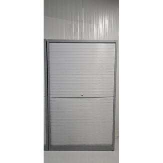 Nette metalen roldeurkast met 3 legborden. Zonder sleutel