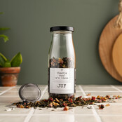 Theetje voor m'n lieve juf - thee in fles met kaart en thee ei - per  6 Theetje voor m'n lieve juf - thee in fles met kaart en thee ei - per  6