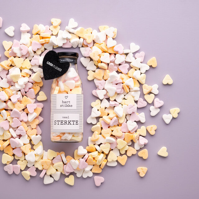 Fles hartjes 500 ml - hartstikke veel sterkte! met vilt hartje en kaart - per 12