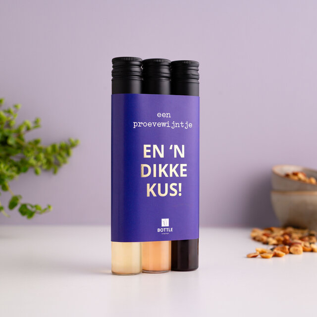 Proevewijntje - Paars/Gouden wikkel - En 'n dikke kus - per 12