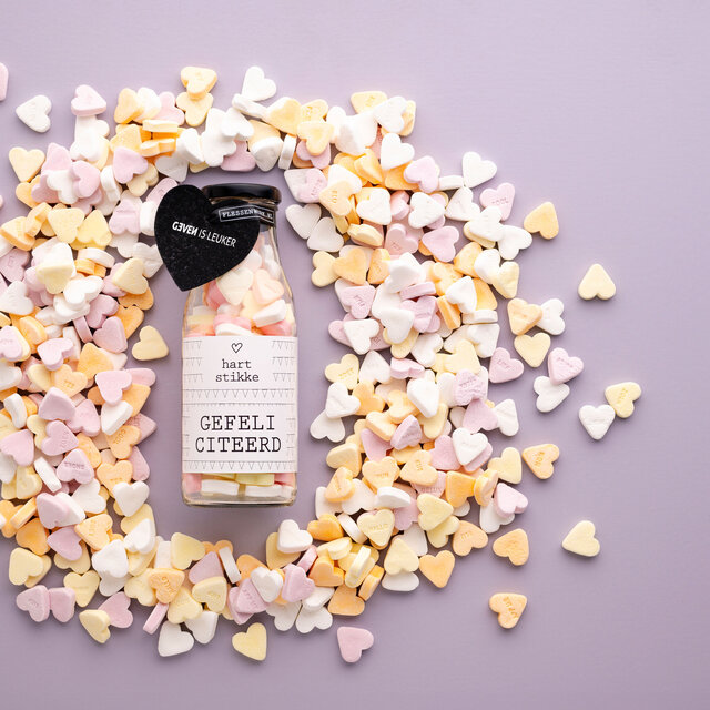 Hartstikke gefeliciteerd  snoepjes - Fles met vilt hartje - per 6