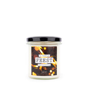 Deze geurkaars met de tekst 'n Beetje sfeerverlichting' is handgemaakt op basis van etherische olie en natuurlijke sojawas. De afmeting van de kaars is 6,5 x 6 cm en de brandduur is 30 uur.