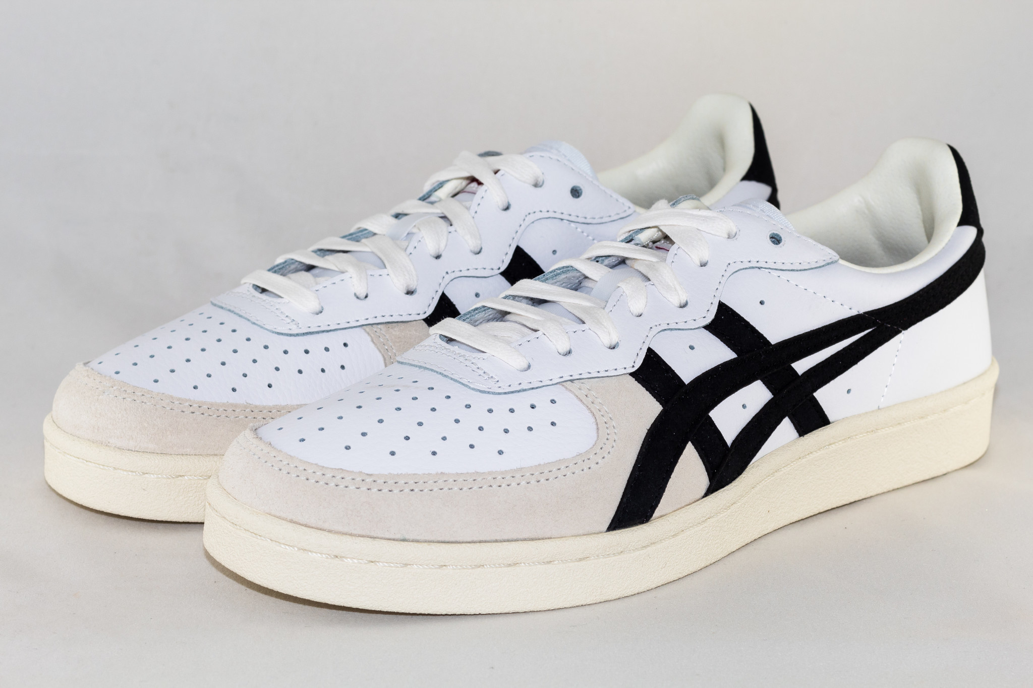 ONITSUKA TIGER GSM White/Black Shoe Class