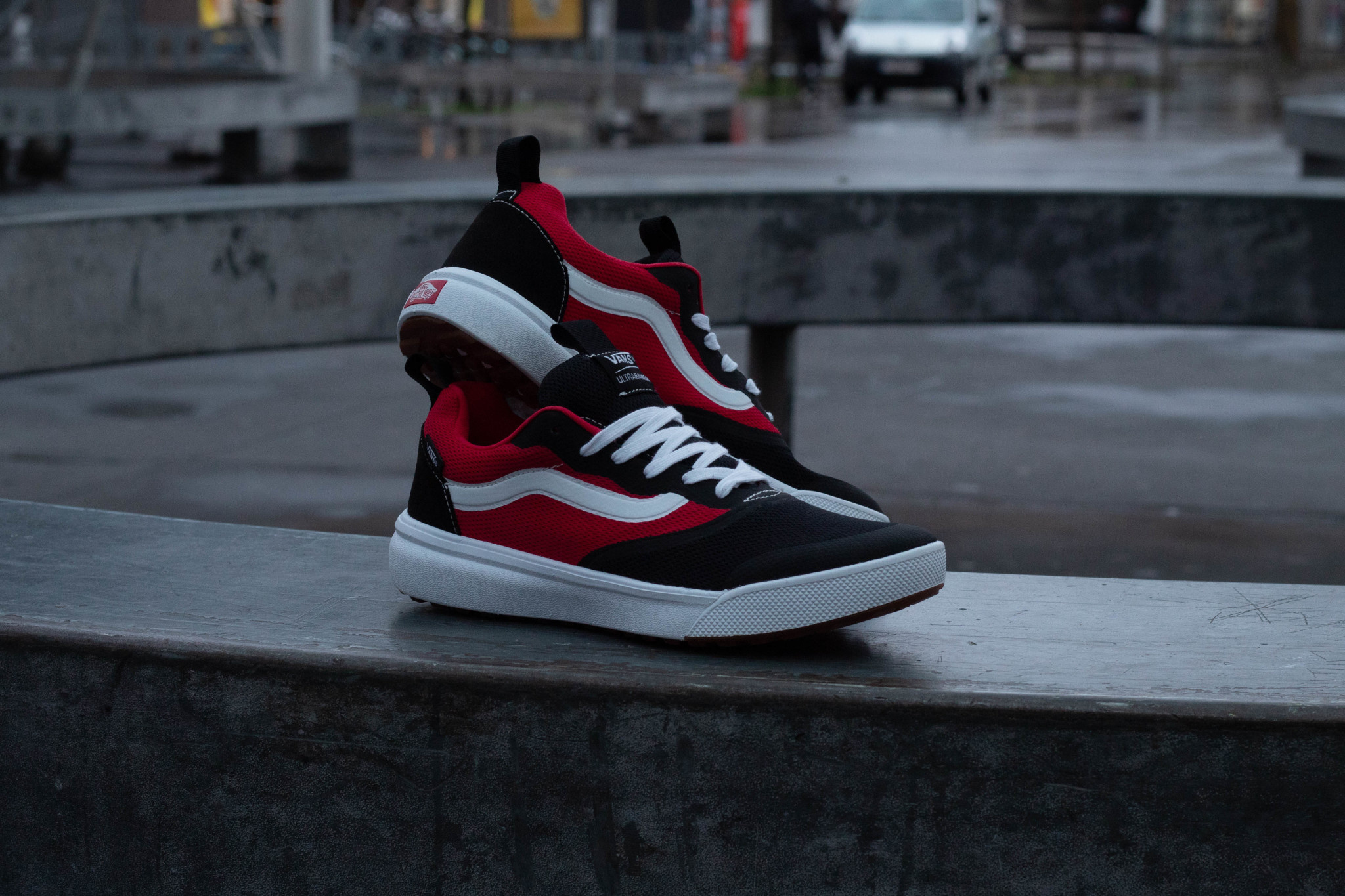 vans ultrarange black red