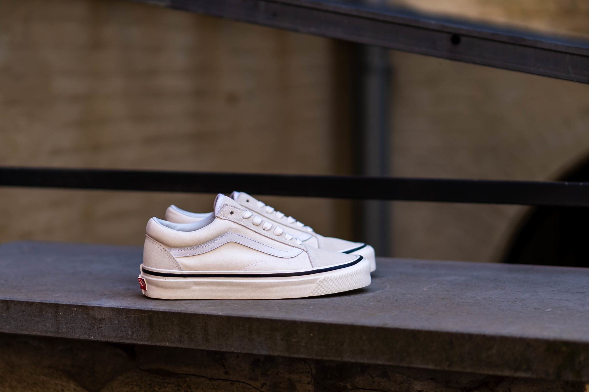 old skool 36 dx anaheim factory classic white