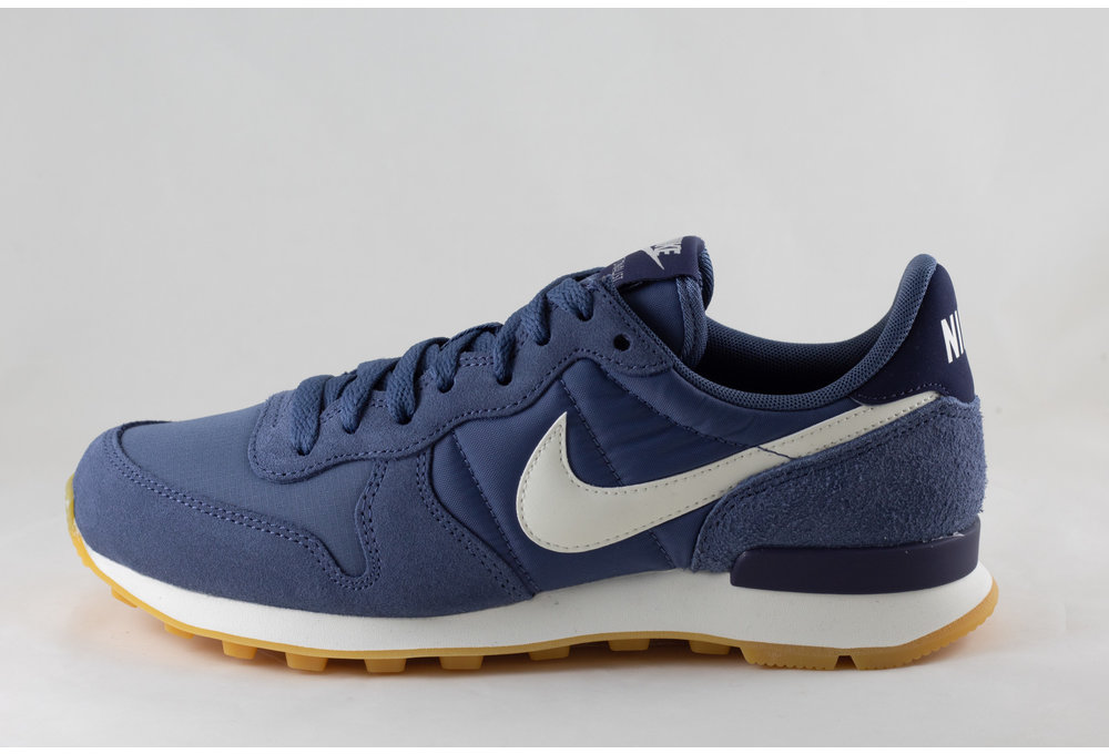 nike internationalist diffused blue