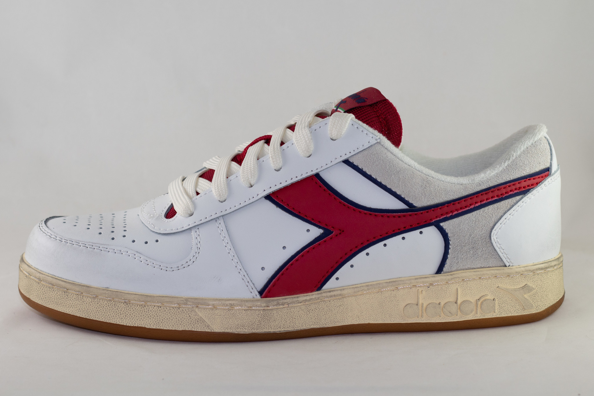 Diadora Fall Winter 21/22 magic basket low icona sneakers in cream color -  501177738