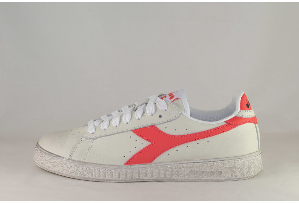 DIADORA GAME LOW WAXED FLUO Super White/ Hot Coral
