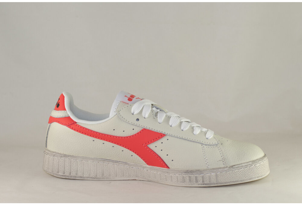 DIADORA GAME LOW WAXED FLUO Super White/ Hot Coral