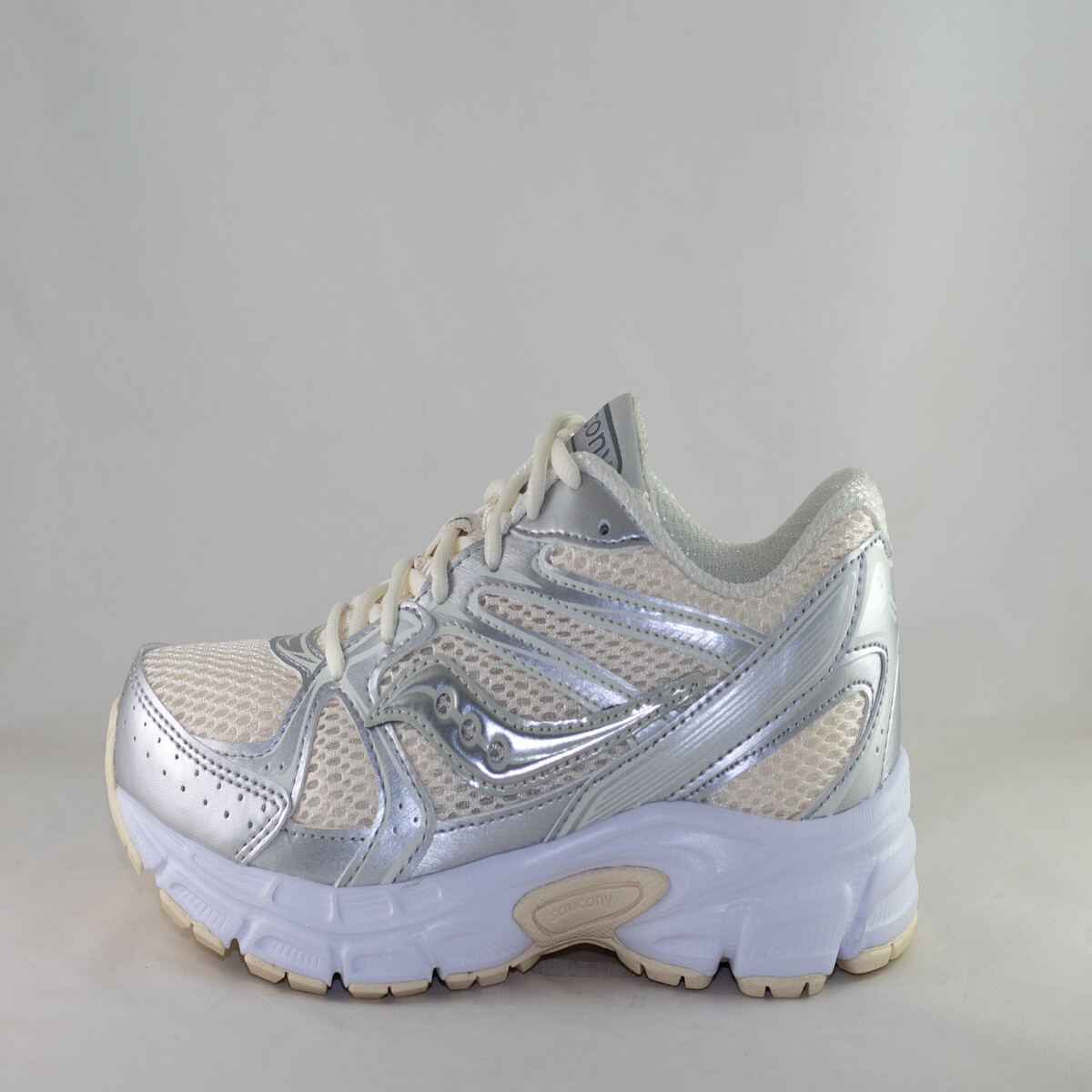 SAUCONY RIDE MILLENNIUM Cream/ Silver Shoe Class