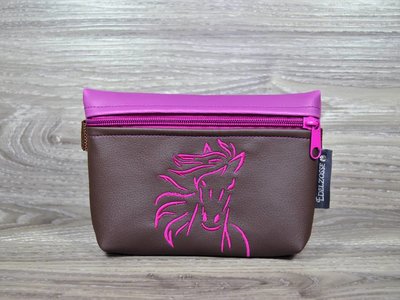 Edelzosse Bauchtasche Magenta-Pferd Bestickt