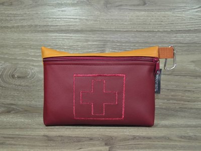 Edelzosse Notfalltasche Bordeaux Bestickt