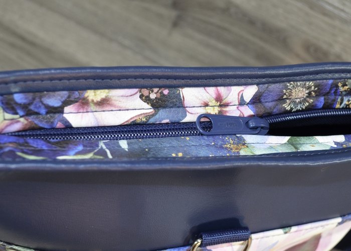 Edelzosse Crossbody Dunkelblau  Flower