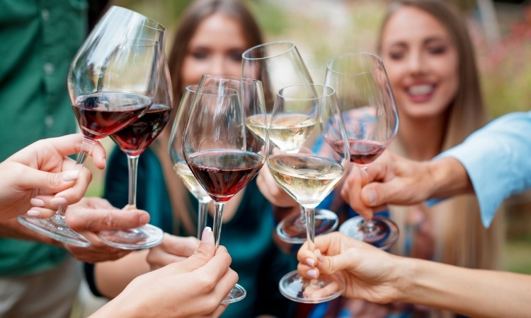 Moeten mensen onder de 40 jaar alcohol vermijden? 
