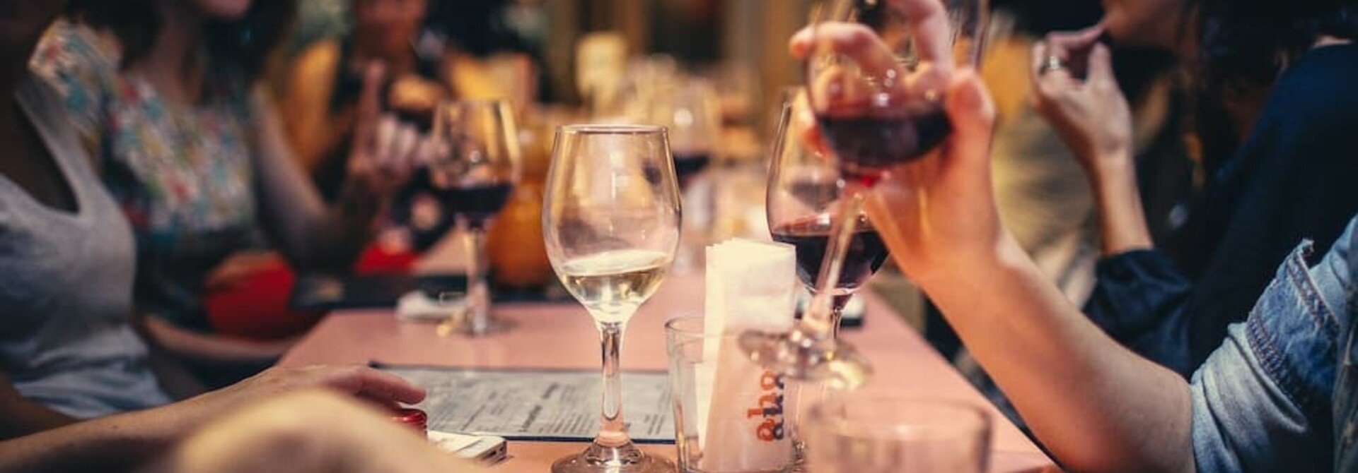 Wat is gezonder: 1 maand tournee minerale of matig drinken?