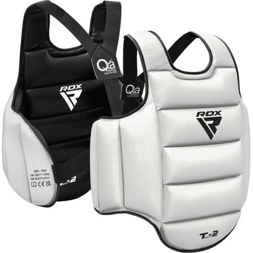 RDX Sports T2 CE Borstbeschermer - Omkeerbaar Wit of Zwart RDX Sports T2 CE Borstbeschermer - Omkeerbaar Wit of Zwart