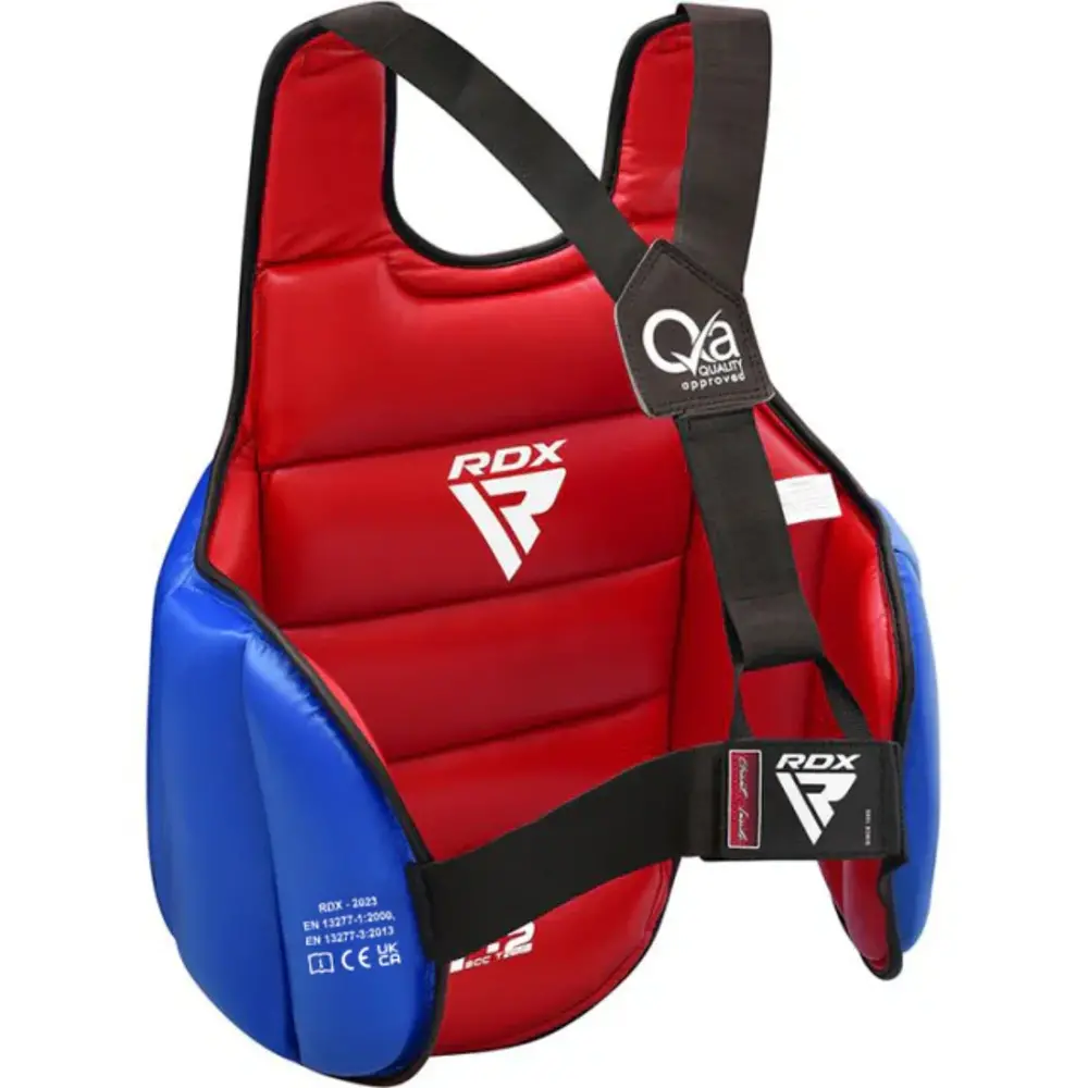 RDX Sports T2 CE Borstbeschermer - Omkeerbaar Rood of Blauw RDX Sports T2 CE Borstbeschermer - Omkeerbaar Rood of Blauw
