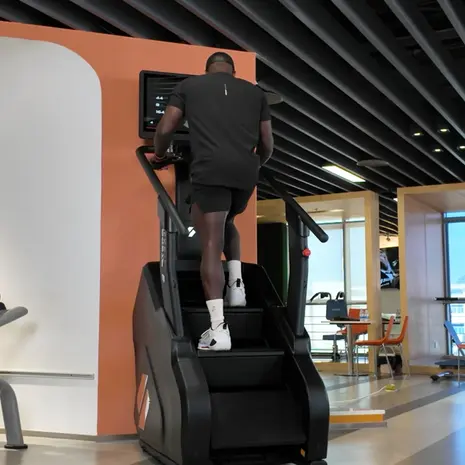 STEPR XL+ Stair Climber 27" HD Touchscreen STEPR XL+ Stair Climber 27" HD Touchscreen