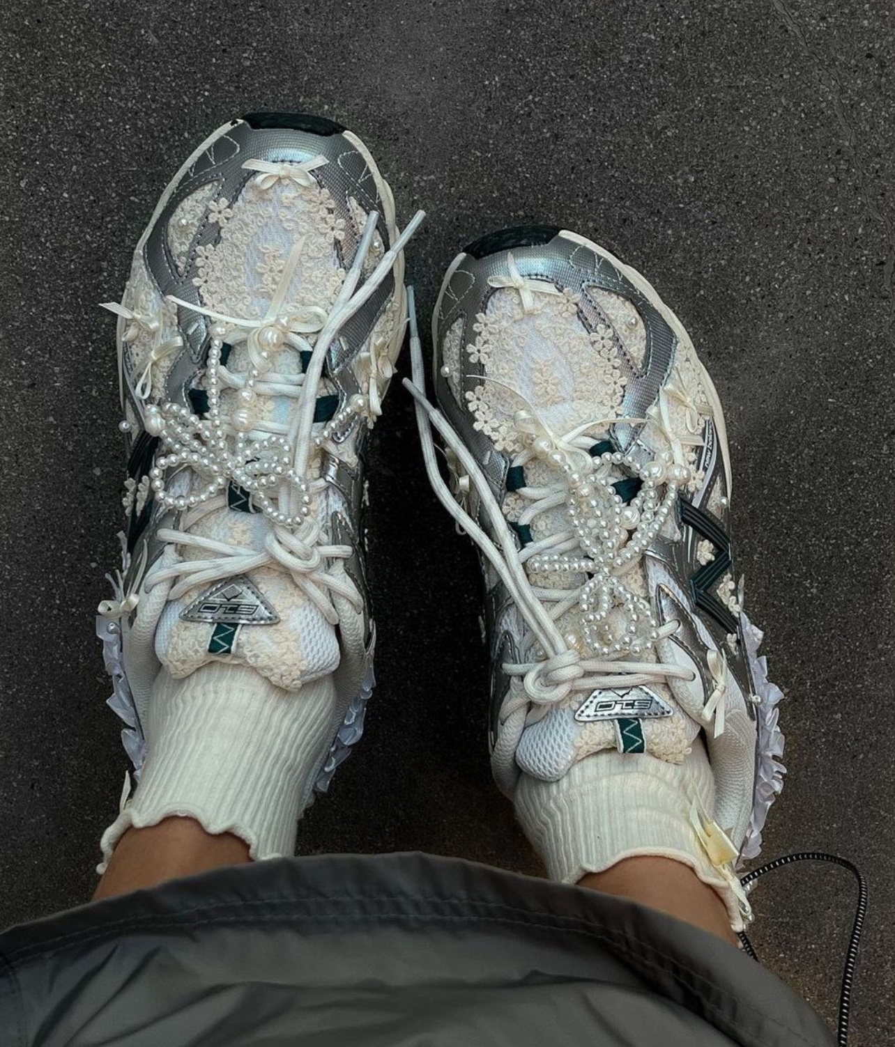 Fashionstash | Blog #75 Parelstrikjes Zijn de Nieuwe Sneakertrend van 2024  - Fashionstash