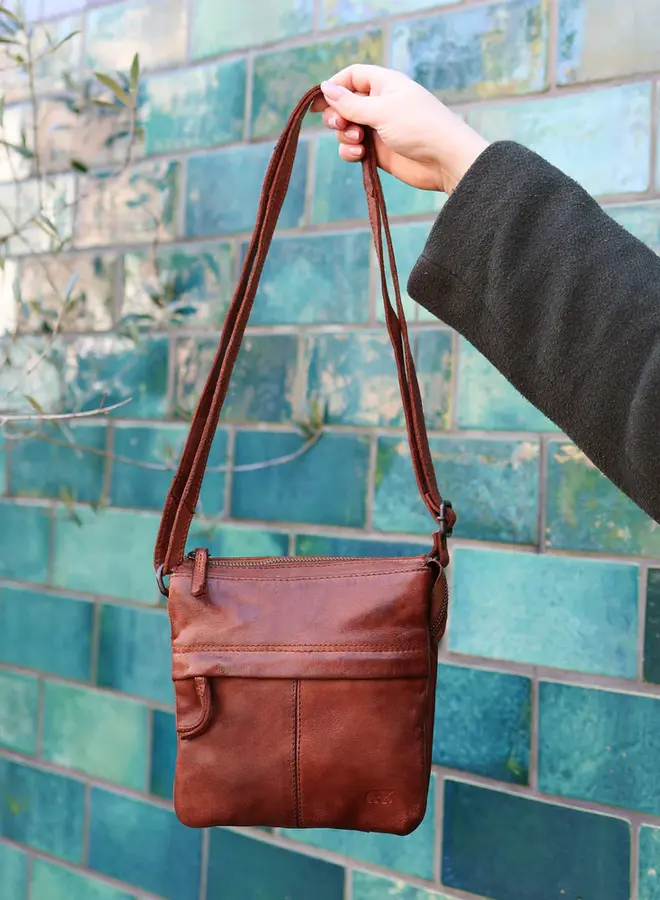 Klein schoudertasje Monique CL45084 Cognac