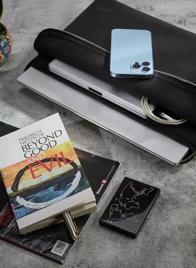 Mantle Sleeve 15.6 Zwart