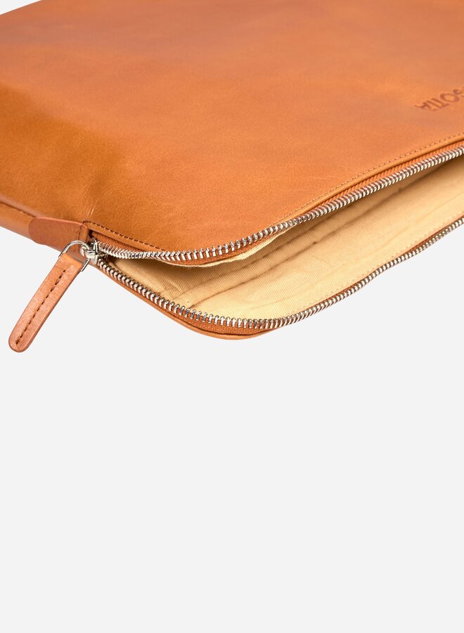 Mantle Sleeve 15.6 Cognac