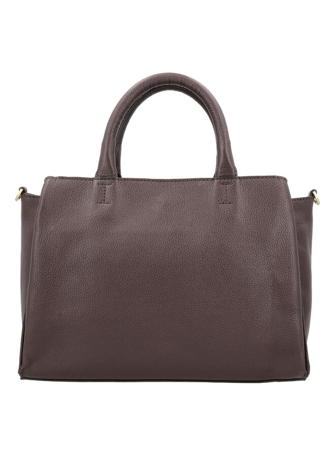 Vera Handtas Vera handtas van LouLou Essentiels is een veelzijdige tas die je op verschillende manieren kunt dragen, in je hand, als schoudertas of als crossbody.Merlot