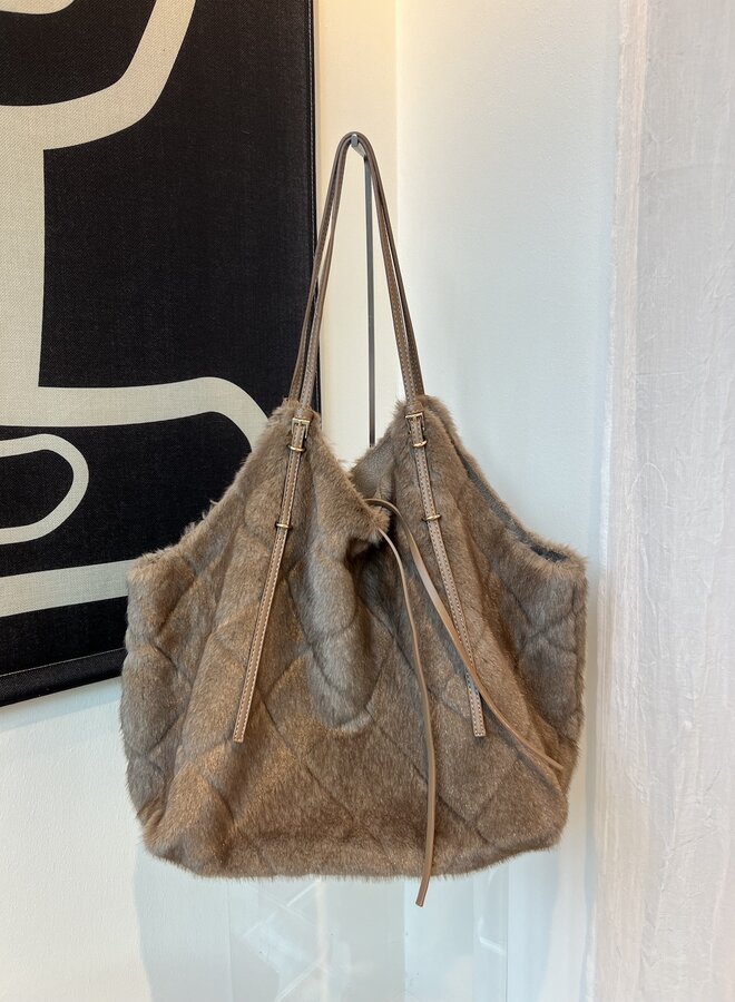 Dorothy Taupe