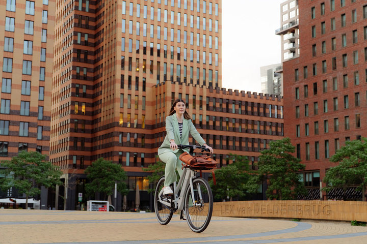 Cortina E-Blau Damesfiets 28 inch 57cm DB8 belt 11