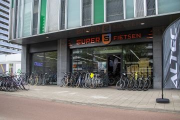 Wat is het verschil tussen de webshop en onze fietsenwinkel?