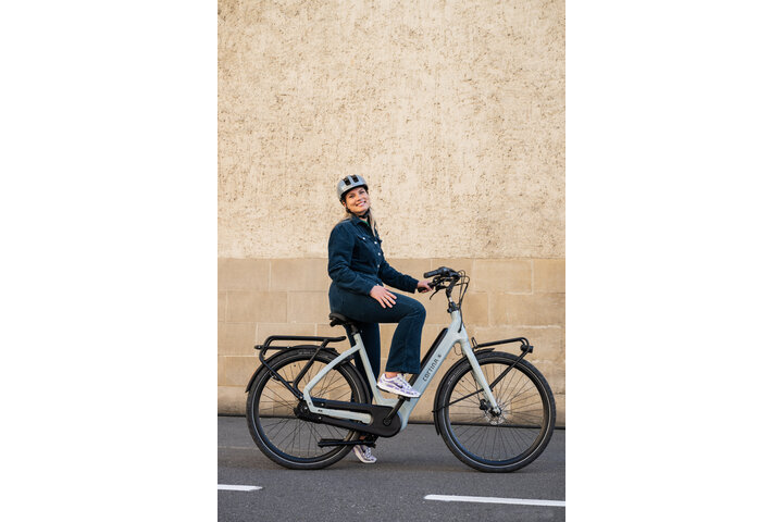 Cortina E-Common Integrated Elektrische Transportfiets 28 inch 50cm Bosch Active Line Plus DB7 6