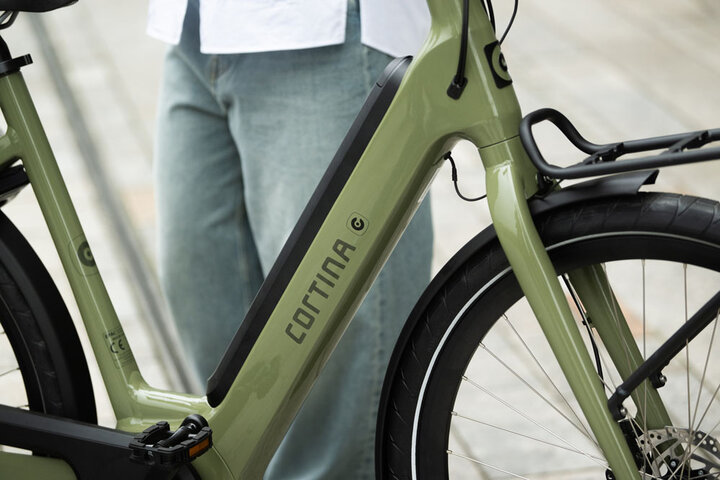 Cortina E-Common Integrated Family 28 inch Enviolo 57cm 15