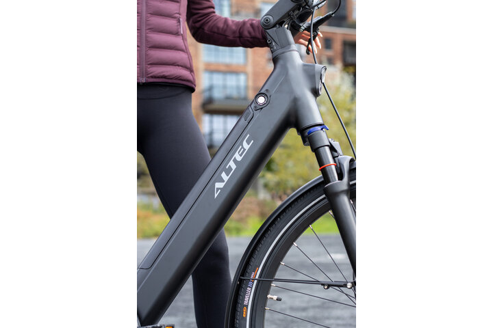 Altec Flow Elektrische Damesfiets 28inch Zwart 50cm 18