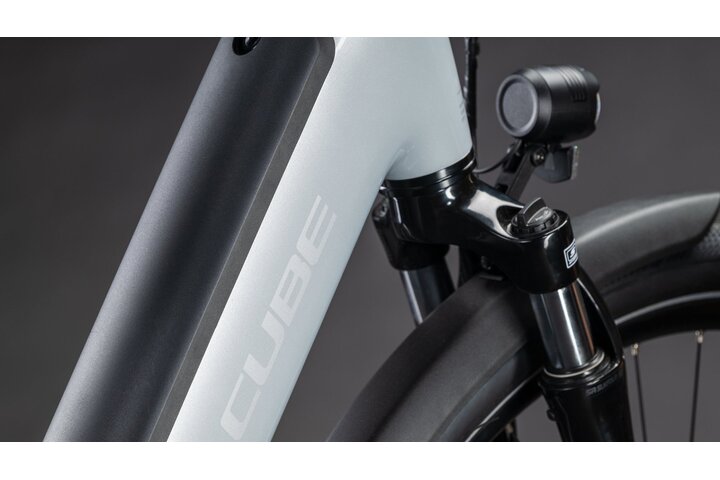 Cube Supreme Hybrid Comfort One 600 Elektriche Damesfiets 28 inch 50cm 5v 3