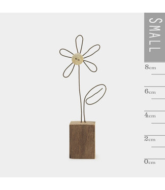 4520 Wire flower in wooden block