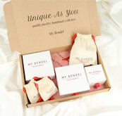 Vrolijke Gouden Oorringen met Kleurrijke Epoxy Touch