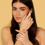 Gouden bloem ring - wit epoxy - speelse stijlvolle touch