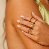 Gouden ring met bloemetjes - elegant en tijdloos