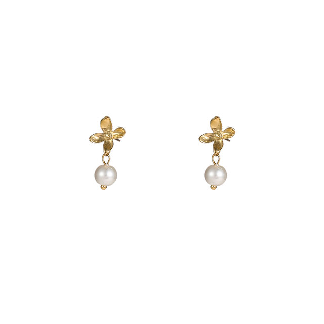 Pearly Flower Stud E56193-2 Pearly Flower Stud E56193-2