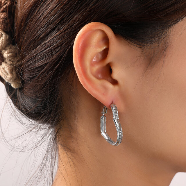 Heart Hoop Silver Plated Oorbellen E55077-1 Heart Hoop Silver Plated Oorbellen E55077-1