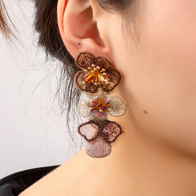 Long Flower Dangle Oorbellen E55177-2 Long Flower Dangle Oorbellen E55177-2