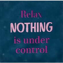 Tegeltje relax nothing is under control donkerblauw/knalroze(warmroze)