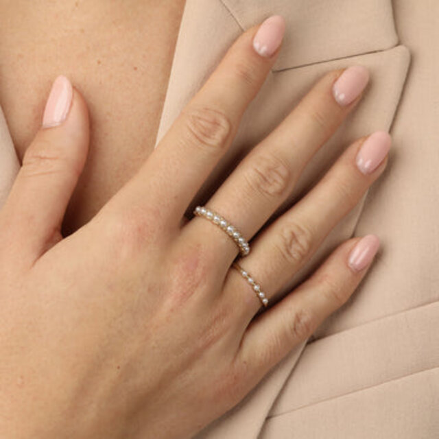 Minimalistische ring - kleine witte parels