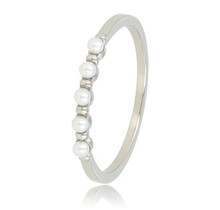 Minimalistische ring - kleine witte parels